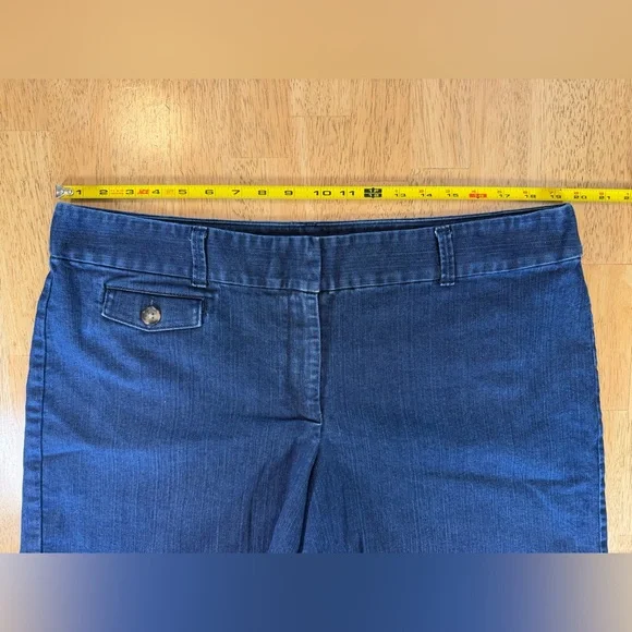 Ann Taylor Signature Women’s Blue Denim Shorts 6” inseam Plus Size 16 - Picture 6 of 9